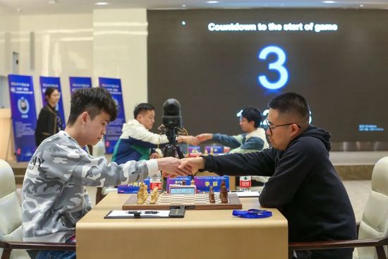 娇妻玩3p被三个男人伺候视频