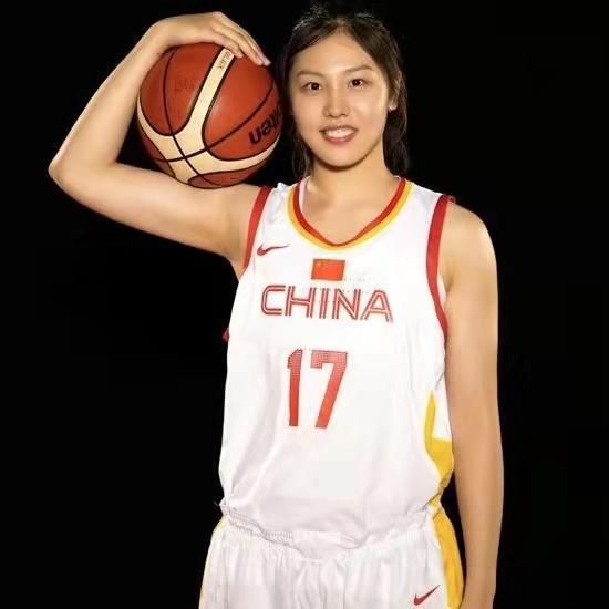 美女胸又黄又